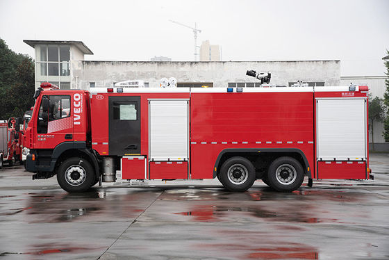 Camion dei vigili del fuoco industriale dell'autocisterna dell'acqua di SAIC-IVECO con la doppia cabina di fila