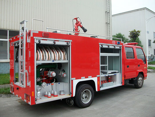 ISUZU Small Fire Truck con 2000 litri di carro armato liquido e la doppia cabina di fila