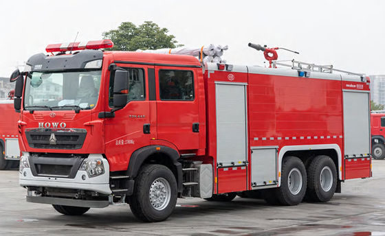 Autopompa antincendio industriale di Sinotruk HOWO 12000L con 6 pompieri
